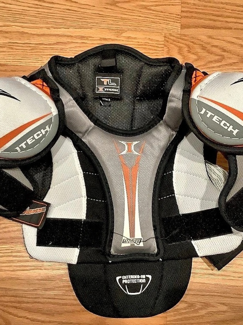 Itech hockey Protective Shoulder Pads Black & Gray size youth small